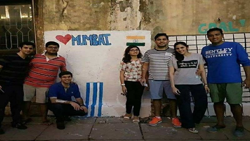 सोशल वर्क के एक प्रोग्राम के दौरान श्लोका मेहता के साथ आकाश अंबानी भी दिख रहे हैं। तब दोनों की शादी नहीं हुई थी। 
