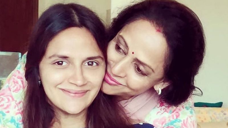अहाना देओल ने इंस्टाग्राम मां के साथ फोटोज शेयर की हैं। इनमें हेमा मालिनी की कई थ्रोबैक फोटोज शामिल हैं। अहाना ने पोस्ट में लिखा- मेरी जिंदगी की सबसे खास इंसान को जन्मदिन की बधाई। मेरी मां को ढेर सारा प्यारा, आपका दिन शानदार हो। 
