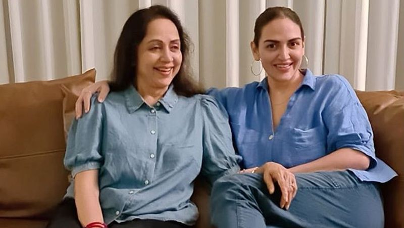 ईशा देओल ने इंस्टाग्राम पर मां हेमा मालिनी के साथ अपनी एक फोटो शेयर की है। इसमें दोनों मां-बेटी ब्लू कलर की ड्रेस में हंसती हुई दिख रही हैं। उन्होंने अपने पोस्ट में लिखा- जन्मदिन की बधाई मां, आप खुश और स्वस्थ्य रहें। मैं आपसे प्यार करती हुए सुपर महिला।
