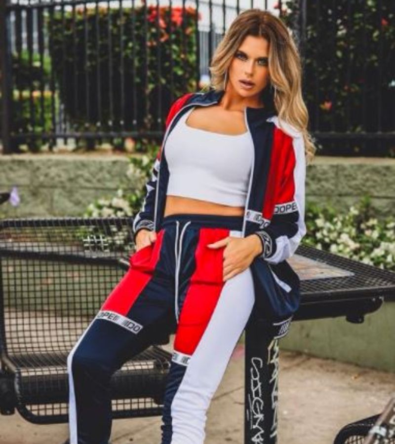 Meet worlds most beautiful and hot female football player Lauren Sesselmann spb