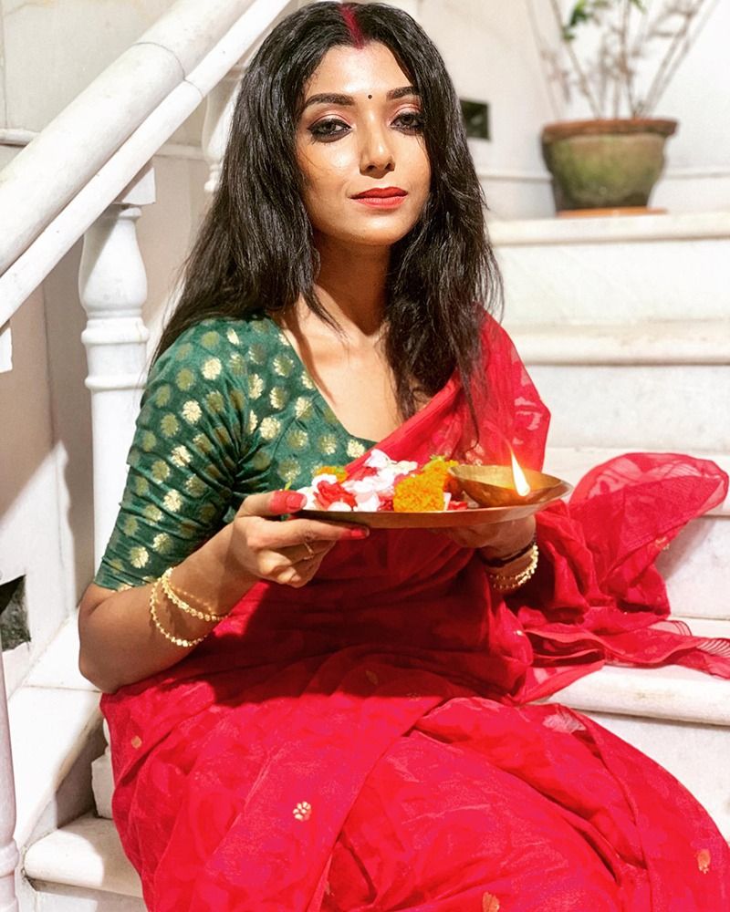 Gourab Chatterjee fiancee devlina kumar will be dressed up in traditional benarasi on wedding and reception BRD