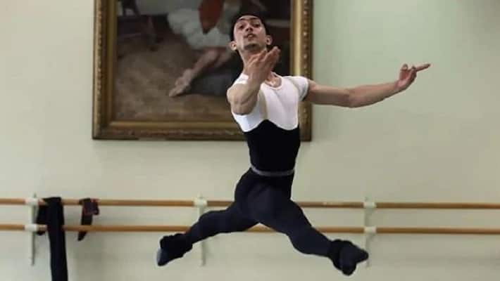 Delhi Ballet Dancer Chases Dreams In UK, Anand Mahindra Shares Inspiring Story on twitter Delhi Ballet Dancer Chases Dreams In UK, Anand Mahindra Shares Inspiring Story on twitter