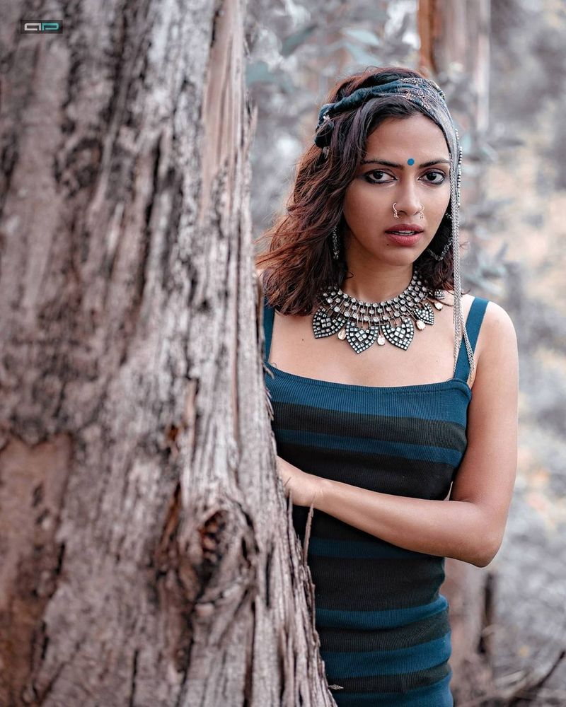 actress amala paul navarathiri stunning photo rock in internet