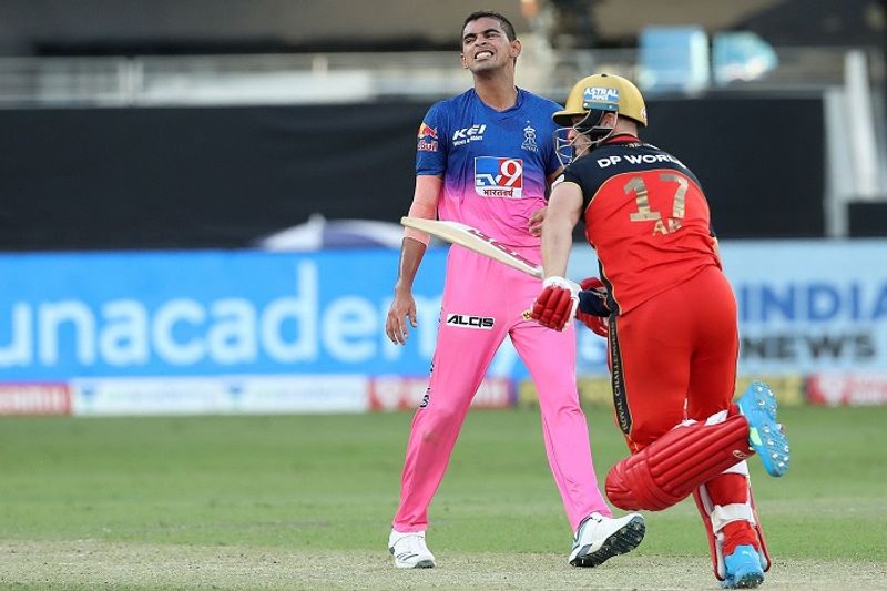 AB de Villiers completed 4000 runs in the IPL for Royal Challengers Bangalore ckm