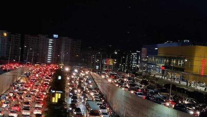 heavy traffic jam in hyderabad over rainfall heavy traffic jam in hyderabad over rainfall