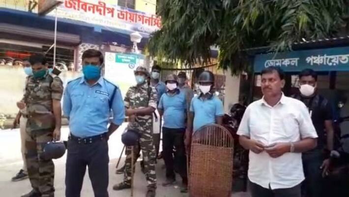 Clash between TMC two group in front of Police at Murshidabad ASB Clash between TMC two group in front of Police at Murshidabad ASB