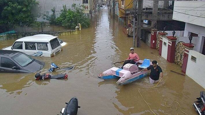 Severe rain in many areas of Hyderabad 31 people died due to heavy rains in the past kpl Severe rain in many areas of Hyderabad 31 people died due to heavy rains in the past kpl
