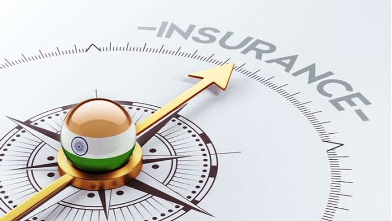 जानें योजना से जुड़ी खास बातें
प्रधानमंत्री सुरक्षा बीमा योजना (PMSBY) के तहत सार्वजनिक क्षेत्र की साधारण बीमा कंपनियां या दूसरी साधारण बीमा कंपनियां बीमा करती हैं। बीमित व्यक्ति की उम्र 70 साल हो जाने पर यह बीमा खत्म हो जाता है। इस स्कीम को बीच में छोड़ने वाले व्यक्ति सालाना प्रीमियम का भुगतान कर इससे फिर से जुड़ सकते हैं, लेकिन कुछ शर्तें लागू होंगी। क्लेम की राशि का भुगतान घायल या डिसेबल होने की स्थिति में बीमित व्यक्ति के खाते में किया जाता है। वहीं, दुर्घटना में मृत्यु होने पर नॉमिनी के खाते में राशि का भुगतान किया जाता है। सड़क, रेल या ऐसे ही किसी दूसरे एक्सीडेंट, पानी मे डूबने, अपराध में शामिल होने से मौत के मामले में पुलिस रिपोर्ट करना जरूरी होगा। सांप के काटने, पेड़े से गिरने जैसे हादसे में क्लेम हॉस्पिटल के रिकॉर्ड के आधार पर मिलेगा। 
