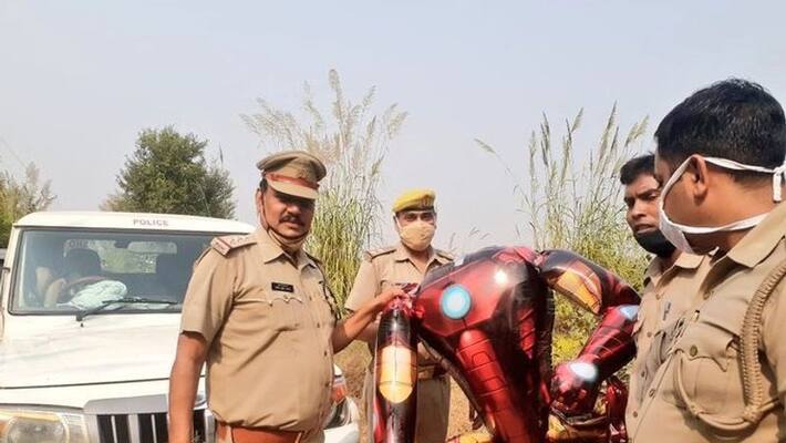 People scared by seeing alien-like object in noida People scared by seeing alien-like object in noida