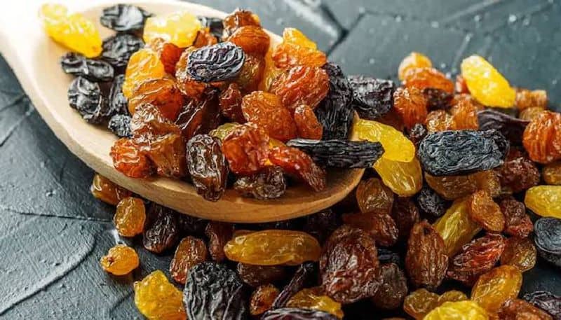 amazing benefits of eating raisins every day