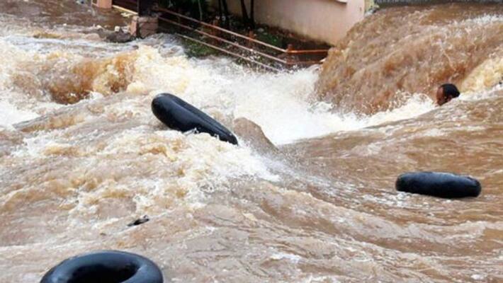 heavy traffic on hyderabad to vijayawada highway due to heavy rain ksp heavy traffic on hyderabad to vijayawada highway due to heavy rain ksp