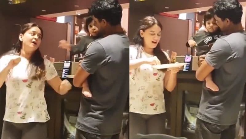 माही ने अपनी इंस्टा स्टोरी में लिखा- दोस्तों, प्लीज जय के अकाउंट पर जाइए और कमेंट सेक्शन में लिखिए कि मुझे एक और बच्चा चाहिए। वो मना कर रहे हैं। लॉकडाउन चल रहा है और मैं बहुत बोर हो रही हूं। मेरी बेटी तारा बड़ी हो चुकी है और अब मेरी बात नहीं सुनती है।