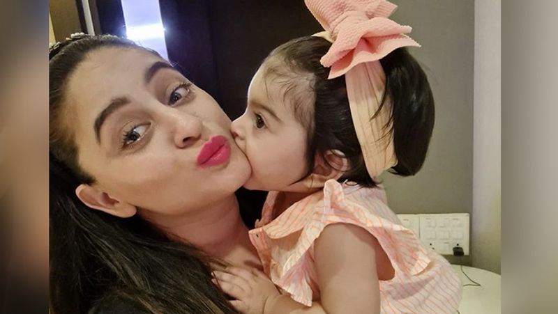 बता दें कि जय और माही के घर पिछले साल अगस्त के महीने में तारा पैदा हुई थी। इसके अलावा वे खुशी और राजवीर नाम के बच्चों की भी देखभाल करते हैं और इन बच्चों की एजुकेशन और परवरिश का भी ध्यान रखते हैं।