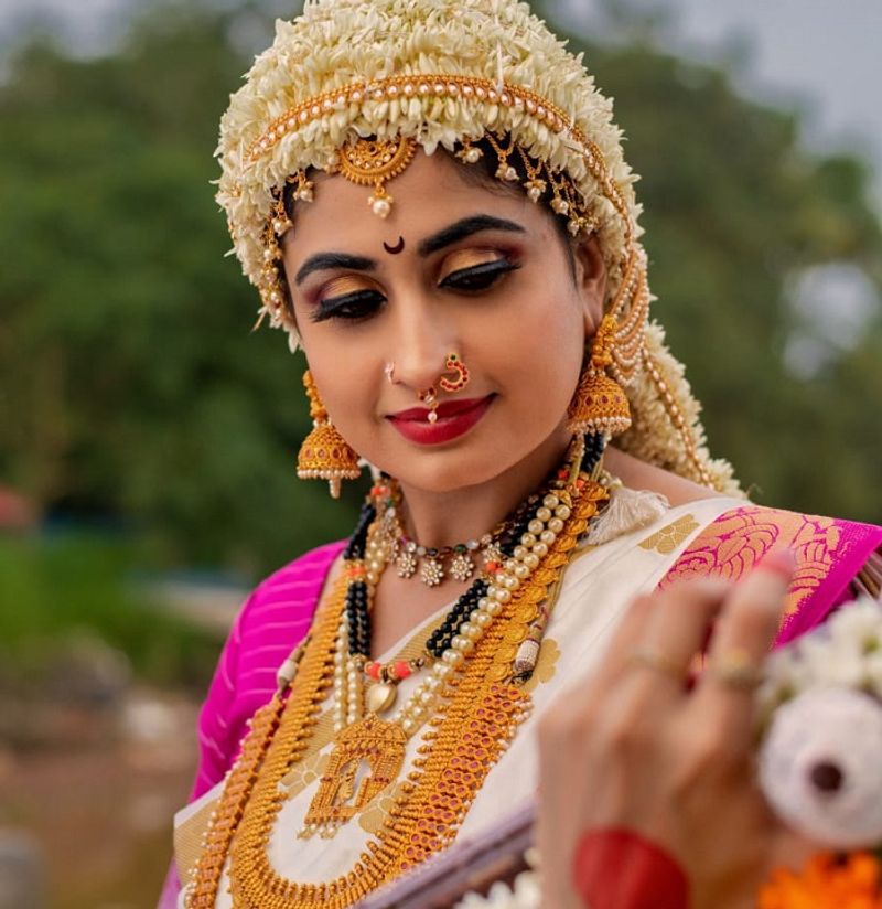 Radhakalayana actress chaithra rai in navarathri special look photos goes viral dpl