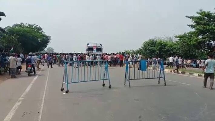 Three persons die in a road accident at Kharagpur BTG Three persons die in a road accident at Kharagpur BTG