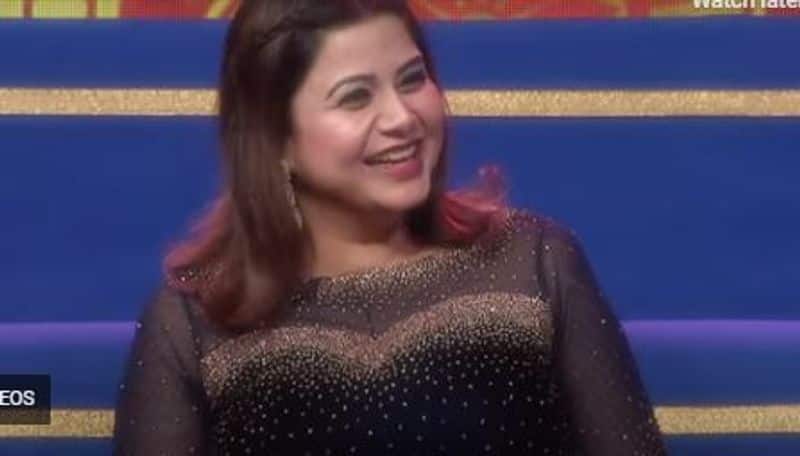 actress sangeetha tears in tv show arj