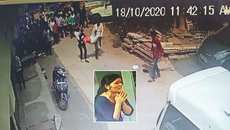 महिला ने 5 लोगों पर अपहरण की कोशिश का केस दर्ज कराया है। हालांकि सूचना मिलते ही पुलिस मौके पर पहुंची थी और महिला को अपने साथ थाने लेकर आई थी। पुलिस ने बताया कि महिला ने अपने नंदोई और उसके दोस्तों के खिलाफ मामला दर्ज कराया है। आगे पढ़ें इसी घटना के बारे में...