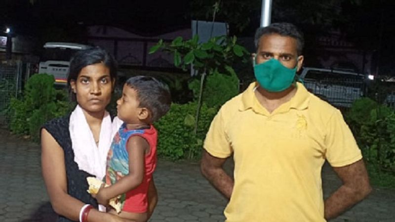 एसपी प्रशांत अग्रवाल ने बताया कि बिलासपुर से पेंड्रारोड तक सभी स्टेशनों को अलर्ट किया गया था। सोमवार रात आरोपी पेंड्रारोड पर बच्चे को पीठ पर लादे घूमता मिला। वो अमरकंटक ट्रेन का इंतजार कर रहा था। इसी बीच उसे पकड़ लिया गया। आगे पढ़ें-बहन को मोबाइल पर मिला भाई का हैरान करने वाला फोटो, देखकर उसके होश उड़ गए
