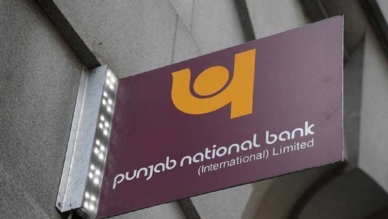 कैसे खुल सकता है यह अकाउंट
PNB पावर सेविंग्स अकाउंट पंजाब नेशनल बैंक (PNB) के किसी भी ब्रांच में खुलवाया जा सकता है। ग्रामीण ब्रांच में यह अकाउंट 500 रुपए से खुलवाया जा सकता है, वहीं कस्बों में 1000 रुपए और बड़े शहरों में 2000 रुपए से खुलवाया जा सकता है।
(फाइल फोटो)
