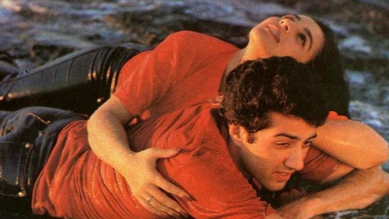 अमृता की मां रुखसाना सुल्ताना पहले ही सनी के साथ बेटी के रिश्ते के खिलाफ थीं। सनी की मां प्रकाश कौर को भी इस संबंध से एतराज था, क्योंकि उन्हें सनी की शादी की बात पता थी। 