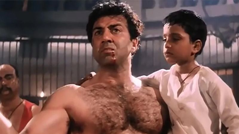 सनी ने फिल्म 'बेताब' (1983) से बॉलीवुड डेब्यू किया था। इसके लिए उन्हें फिल्मफेयर के बेस्ट एक्टर अवॉर्ड के लिए भी नॉमिनेट किया गया था। इसके बाद 'अर्जुन', 'सल्तनत', 'डकैत', 'इंतकाम', 'त्रिदेव', 'घायल', 'दामिनी', 'घातक', 'बॉर्डर', 'गदर', 'इंडियन', 'अपने', 'यमला, पगला, दीवाना' (1&2) और 'घायल वंस अगेन' जैसी कई फिल्मों में नजर आए। बता दें कि 'घायल' (स्पेशल जूरी) और 'दामिनी' (बेस्ट सपोर्टिंग रोल) के लिए उन्हें नेशनल अवॉर्ड भी मिल चुका है।