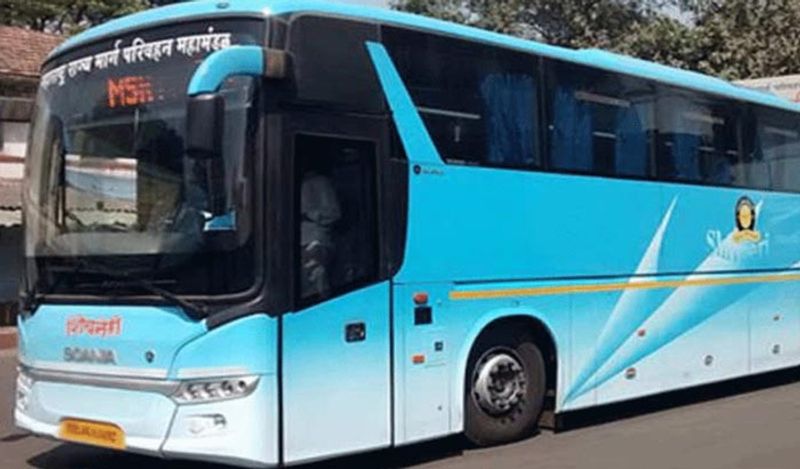 रेडिट के बाद ये पोस्टर ट्विटर पर भी शेयर किया गया। किसी को समझ नहीं आया कि आखिर कैसे कोई बस स्टॉप चुरा सकता है। लोगों ने इसपर कई तरह के कमेंट्स किये। 