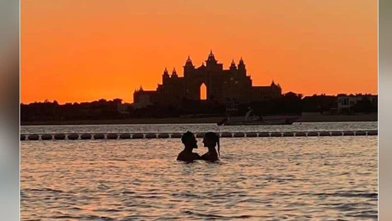 ipl 2020: Virat kohli, Anushka Sharma fake photo goes viral in Social media CRA