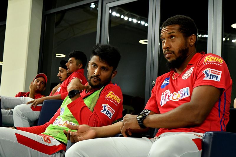 sunrisers hyderabad win toss opt to bowl against kxip in ipl 2020