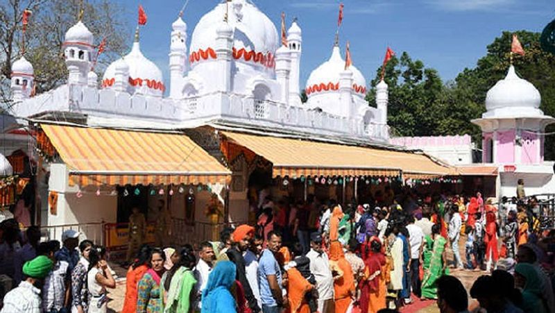 कोरोना के चलते इस बार यहां व्यवस्थाओं में बदलाव किया गया है, इसलिए मास्क पहनकर जाएं। सोशल डिस्टेंसिंग का पालन करें।