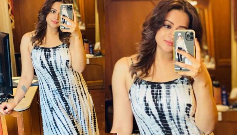 Actress Bhavana Menon Latest Yellow Dress Photo Shoot Going viral