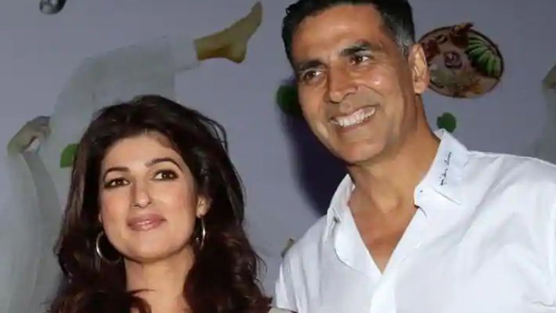 वैसे, अक्षय और ट्विंकल बॉलीवुड के बेस्ट कपल्स में से एक माने जाते हैं। दोनों की बॉन्डिंग उनके फैंस को बेहद पसंद है। दोनों की शादी को 19 साल पूरे हो गए हैं। 