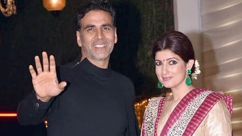 एक इंटरव्यू में अक्षय ने अपनी लाइफ के बारे में कई सारी बातें शेयर की थी। उन्होंने बताया था कि दोनों की मुलाकात पहली बार मुंबई में फिल्मफेयर मैगजीन के शूट के दौरान हुई थी। पहली ही नजर में ट्विंकल पर अक्षय फिदा हो गए थे। ट्विंकल पर अक्षय का बहुत बड़ा क्रश था।
