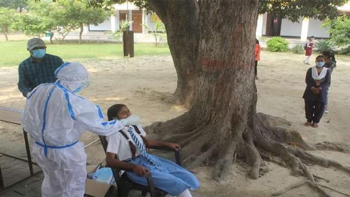 UP Two girl students reached school in Barabanki got corona infected, administration did home isolation UP Two girl students reached school in Barabanki got corona infected, administration did home isolation