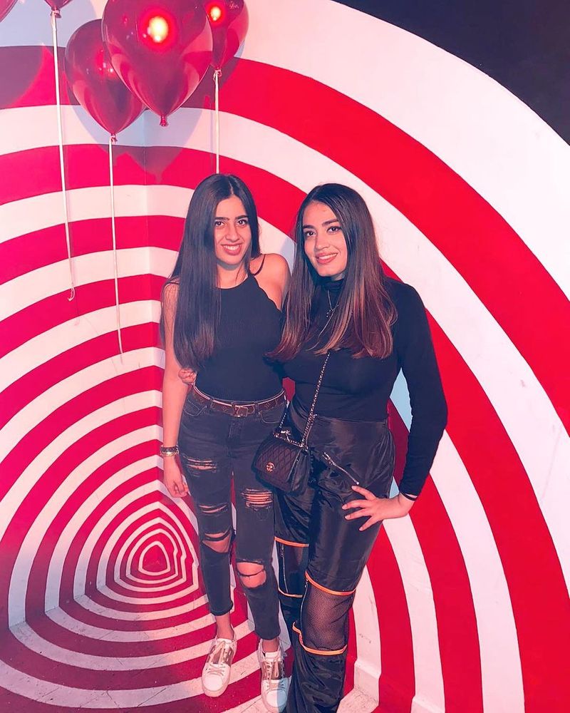 Know about the mystery girl Riana Lalwani seen during KXIP vs Mumbai Indians match in IPL 2020 spb