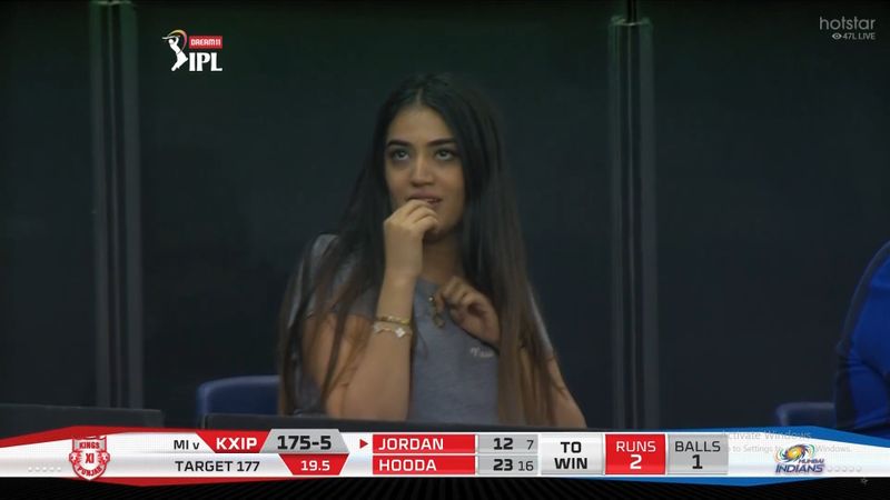 Know about the mystery girl Riana Lalwani seen during KXIP vs Mumbai Indians match in IPL 2020 spb