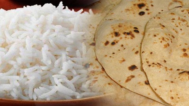 रोटी और चावल में पर्याप्त मात्रा में आयरन पाया जाता है। साथ ही मैग्नीशियम और फास्फोरस भी होता है जो शरीर में ब्लड बनाने में मदद करते हैं।