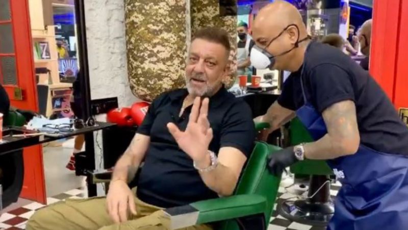 बता दें कि उन्होंने 11 अगस्त को इस बात की घोषणा की थी कि वो हेल्थ इश्यू की वजह से कुछ समय के लिए काम से ब्रेक ले रहे हैं। 18 अगस्त को संजय दत्त ने पैपराजी के सामने कहा था कि वो उनके लिए दुआ करें।
