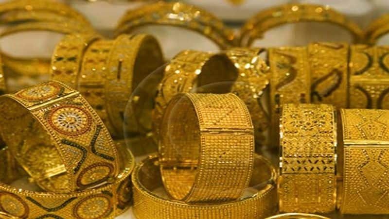 Good news: yellow metal becomes cheaper, gold breaks again in the festive season