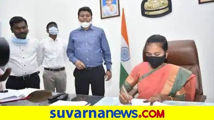 M Sravani Become a Day collector of Andhra Pradesh Anantapur district pod M Sravani Become a Day collector of Andhra Pradesh Anantapur district pod
