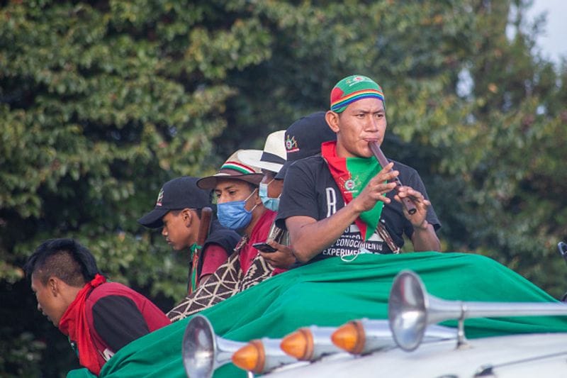 live and need peace Colombia indigenous people want to long march of 7000 people to the capital