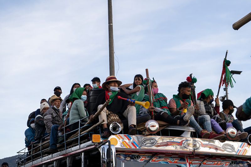 live and need peace Colombia indigenous people want to long march of 7000 people to the capital