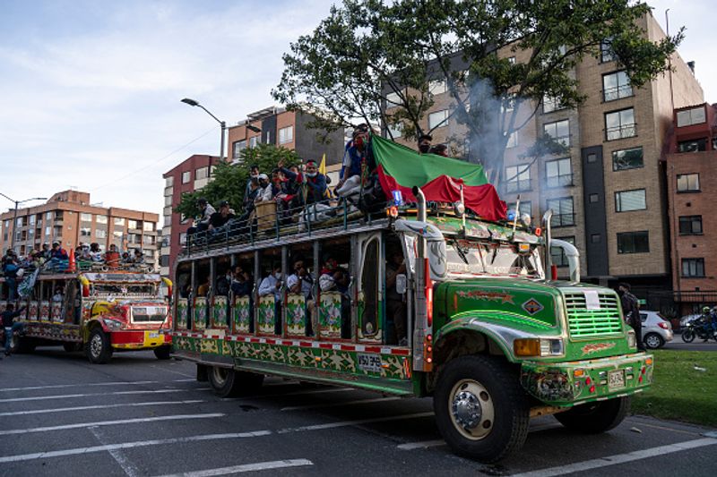 live and need peace Colombia indigenous people want to long march of 7000 people to the capital