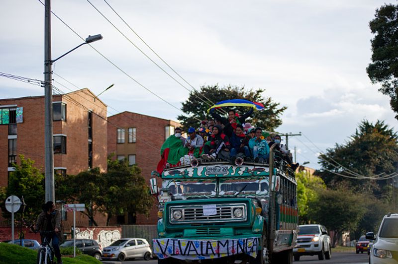 live and need peace Colombia indigenous people want to long march of 7000 people to the capital
