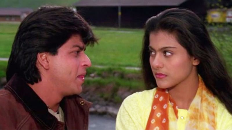 फिल्म का टाइटल 'दिलवाले दुल्हनिया ले जाएंगे' अनुपम खेर की पत्नी किरण खेर ने सुझाया था। दरअसल, आदित्य चोपड़ा को इसका टाइटल समझ नहीं आ रहा था तब किरण खेर ने 1974 में आई फिल्म 'चोर मचाए शोर' के गाने 'ले जाएंगे ले जाएंगे दिलवाले..' से ये टाइटल निकाला था। इस बात का उल्लेख यशराज फिल्म्स की किताब ‘आदित्य चोपड़ा रिवील्स...दिलवाले दुल्हनिया ले जाएंगे’ में आदित्य चोपड़ा ने खुद किया है।
