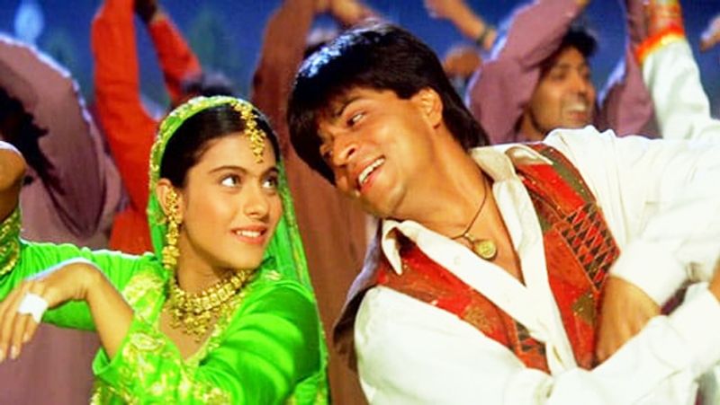 'मेहंदी लगा के रखना' गाने में काजोल के लिए जब मनीष मल्होत्रा ने हरे रंग का सूट डिजाइन किया तो आदित्य चोपड़ा को पसंद नहीं आया। वो इस बात पर अड़ गए कि पंजाबी परिवारों में लड़कियां लाल, मरून या गुलाबी कपड़े पहनती हैं। हालांकि बाद में इसी ड्रेस में गाना शूट हुआ।