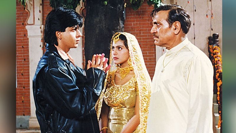 फिल्म दिलवाले दुल्हनिया ले जाएंगे का टाइटल अनुपम खेर की पत्नी किरण खेर ने दिया था। करन जौहर और आदित्य चोपड़ा के दिमाग में फिल्म के टाइटल का बिल्कुल भी अंदाजा नहीं था। किरण ने शशि कपूर की एक पुरानी फिल्म के गाने ले जाएंगे ले जाएंगे.. से ये टाइटल निकाला था। 