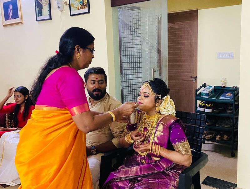 navya nair shear brother marriage photos