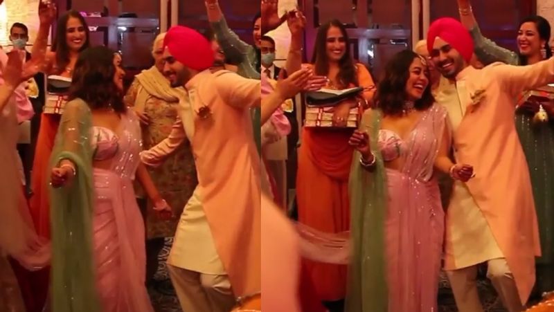 बता दें कि नेहा कक्कड़ की शादी से पहले 21 अक्टूबर को रोहनप्रीत के साथ उनका पहला एलबम नेहू दा व्याह भी रिलीज होगा। बता दें कि लोग अब तक इसे सॉन्ग प्रमोशन का स्टंट मान रहे थे, जो कि लॉकडाउन वेडिंग पर बेस्ड है।