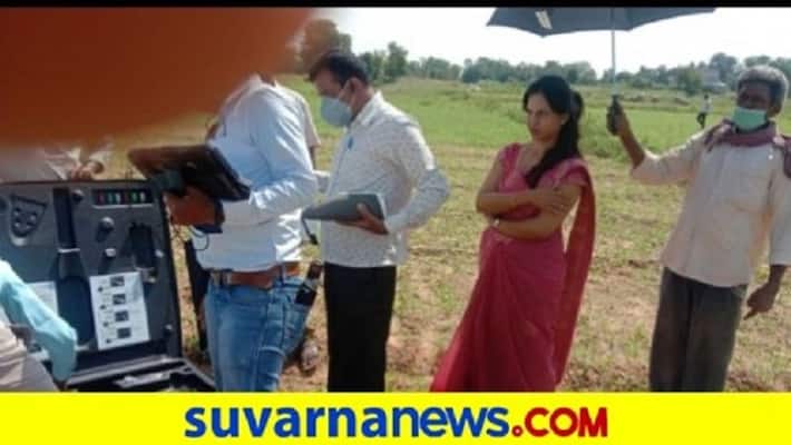 Mysuru HosaAgrahara PDO Attitude photo goes viral in Social Media mah Mysuru HosaAgrahara PDO Attitude photo goes viral in Social Media mah