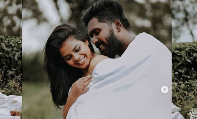 बता दें कि ऋषि और लक्ष्मी ने चाय के बाग में अपने शरीर को एक सफेद चादर से ढक रखा है। जहां वह एक-दूसरे से रोमांस करते नजर आ रहे हैं। इसके अलावा उनकी बॉडी को पर कोई कपड़ा नहीं है। इन तस्वीरों को देखने के बाद कुछ यूजर्स ने कहा कि इस तरह से व्यक्तिगत संबंधों फोटो के जरिए सार्वजनिक करना बेहद गलत है। यह समाज को गलत संदेश देते हैं।